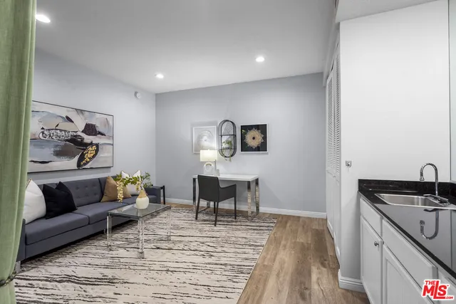 $1,190,000 | 4477 Wilshire Boulevard, Unit 203, Los Angeles, CA 90010