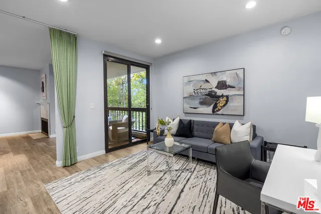 $1,190,000 | 4477 Wilshire Boulevard, Unit 203, Los Angeles, CA 90010