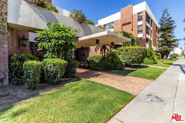 $1,190,000 | 4477 Wilshire Boulevard, Unit 203, Los Angeles, CA 90010