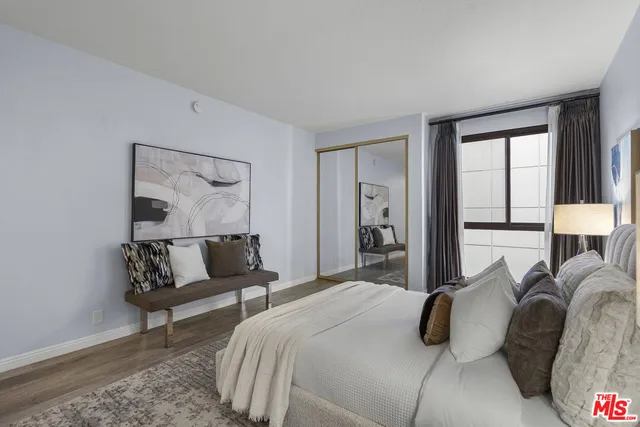 $1,190,000 | 4477 Wilshire Boulevard, Unit 203, Los Angeles, CA 90010