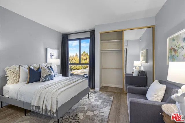 $1,190,000 | 4477 Wilshire Boulevard, Unit 203, Los Angeles, CA 90010