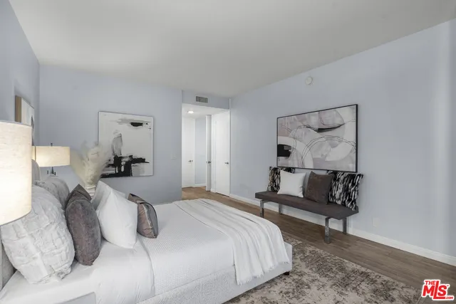 $1,190,000 | 4477 Wilshire Boulevard, Unit 203, Los Angeles, CA 90010
