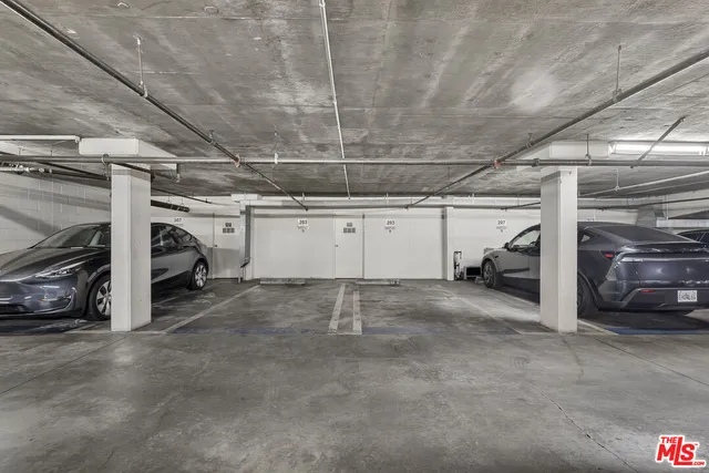 $1,190,000 | 4477 Wilshire Boulevard, Unit 203, Los Angeles, CA 90010