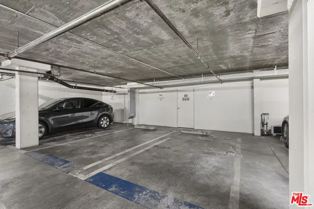 $1,190,000 | 4477 Wilshire Boulevard, Unit 203, Los Angeles, CA 90010