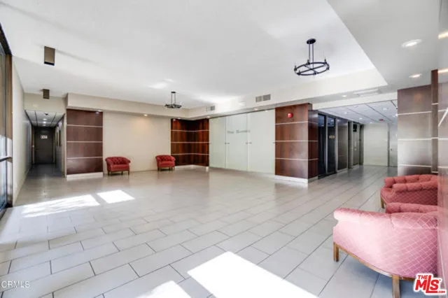 $1,190,000 | 4477 Wilshire Boulevard, Unit 203, Los Angeles, CA 90010