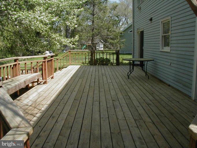 601 Windmill Road Easton, MD 21601 - Photo 7 of 8 Deck has just been pressure washed