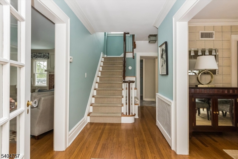 256 Forest Avenue Glen Ridge, NJ 07028 - Photo 4 of 47