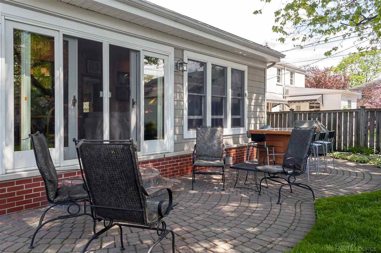 1555 Fairholme Road Grosse Pointe, MI 48236 - Photo 33 of 36 50074999-32.JPG
