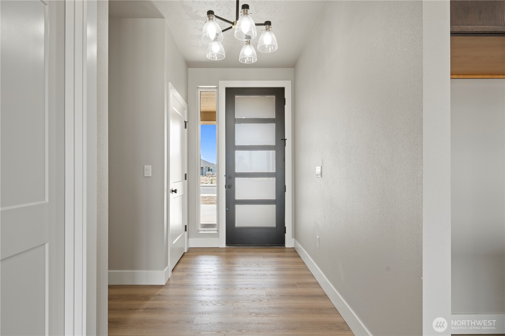 1249 E Mount Othello, WA 99344 - Photo 20 of 33 a view of an entryway of a house