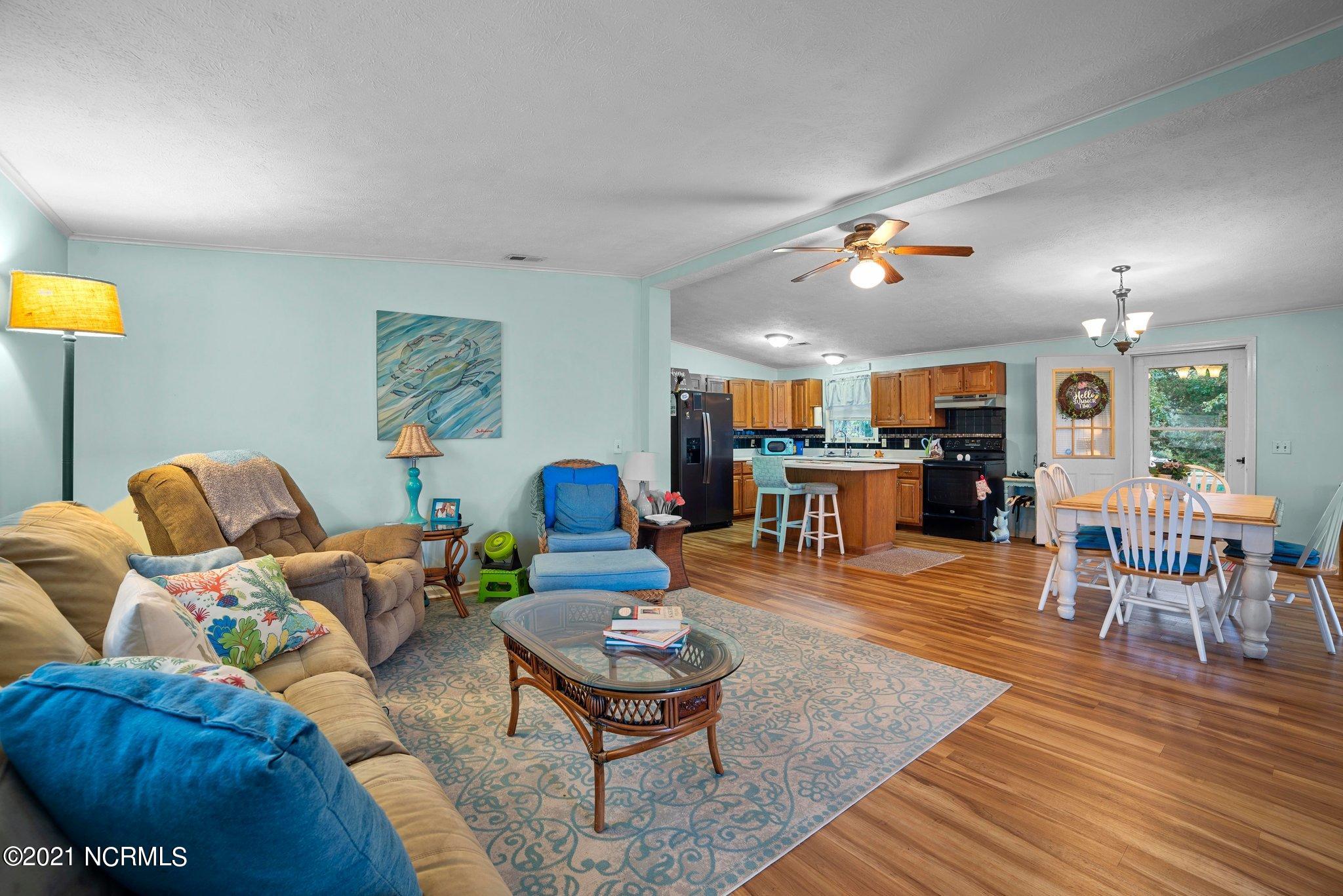 172 Great Neck Road Havelock, NC 28532 - Photo 3 of 29 Open Living Area with Vaulted Ceilings