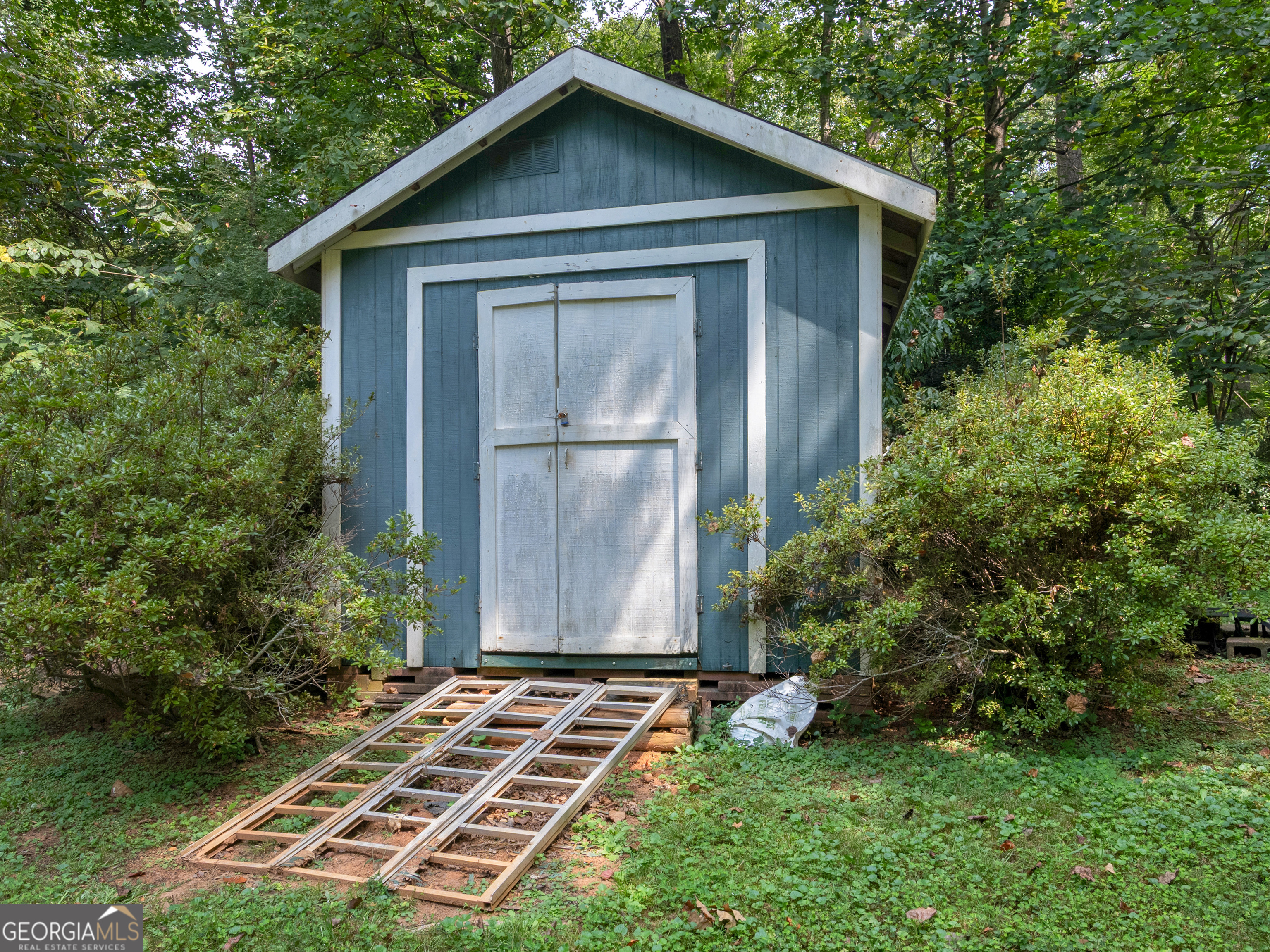 8294 Winston Way Jonesboro, GA 30236 - Photo 49 of 62 a front view of house with garden