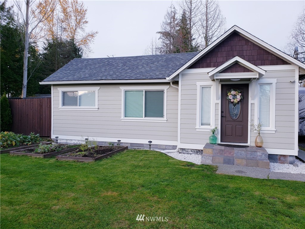 2511 Center Road Everett, WA 98204 - Photo 3 of 17