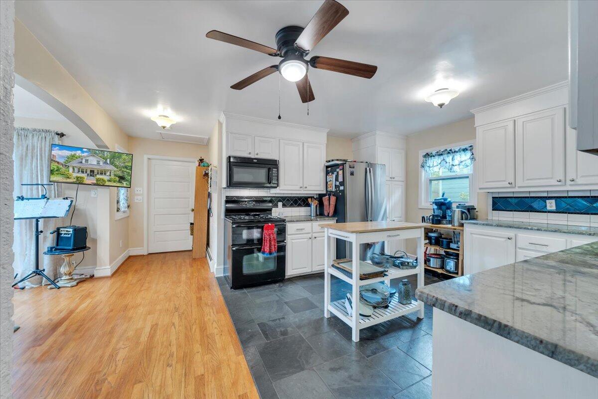 1826 Arlington Road Southwest Roanoke, VA 24015 - Photo 15 of 49 15-MIB09944
