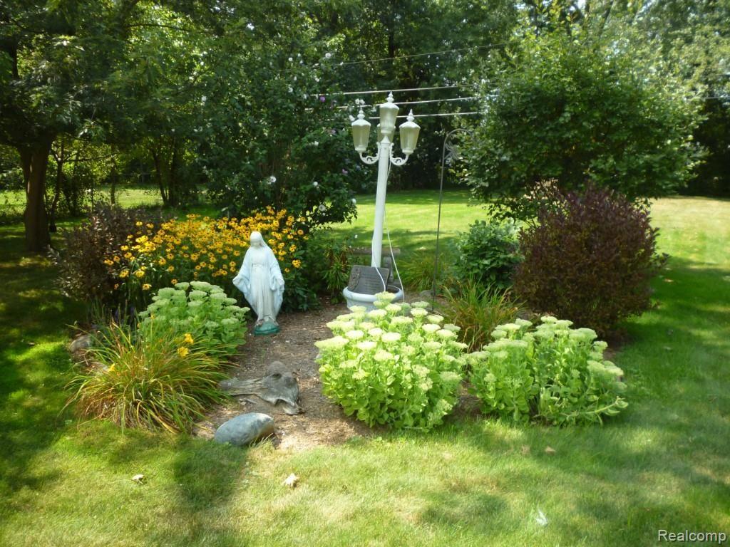 3736 Orchardview Avenue Rochester, MI 48307 - Photo 47 of 52 P1040161.jpg
