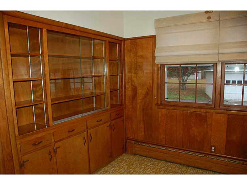 152 Beach Street Westerly, RI 02891 - Photo 8 of 18 Dining Room.