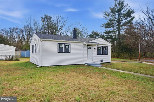 a view of a house with a yard and garage