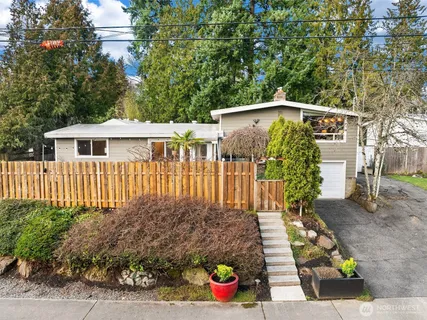 $1,099,500 | 16042 Lake Hills Boulevard, Bellevue, WA 98008