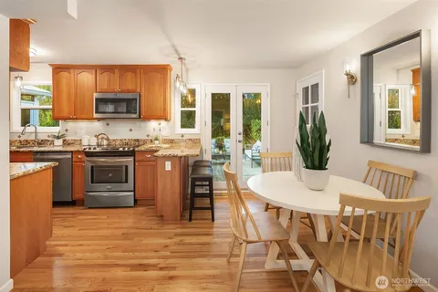 $1,099,500 | 16042 Lake Hills Boulevard, Bellevue, WA 98008