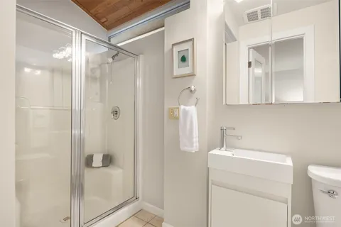 $1,099,500 | 16042 Lake Hills Boulevard, Bellevue, WA 98008