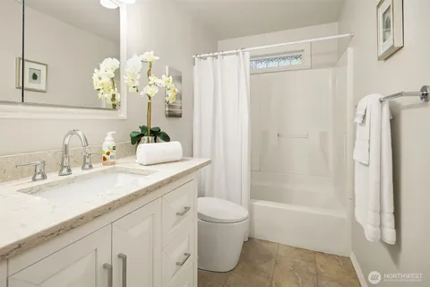 $1,099,500 | 16042 Lake Hills Boulevard, Bellevue, WA 98008