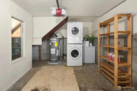 $1,099,500 | 16042 Lake Hills Boulevard, Bellevue, WA 98008