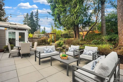$1,099,500 | 16042 Lake Hills Boulevard, Bellevue, WA 98008