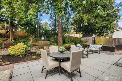 $1,099,500 | 16042 Lake Hills Boulevard, Bellevue, WA 98008
