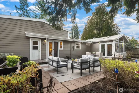 $1,099,500 | 16042 Lake Hills Boulevard, Bellevue, WA 98008