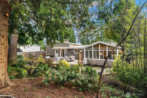 $1,099,500 | 16042 Lake Hills Boulevard, Bellevue, WA 98008