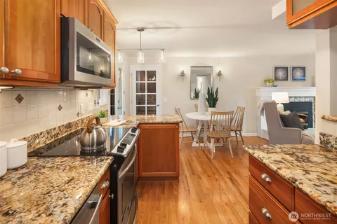 $1,099,500 | 16042 Lake Hills Boulevard, Bellevue, WA 98008