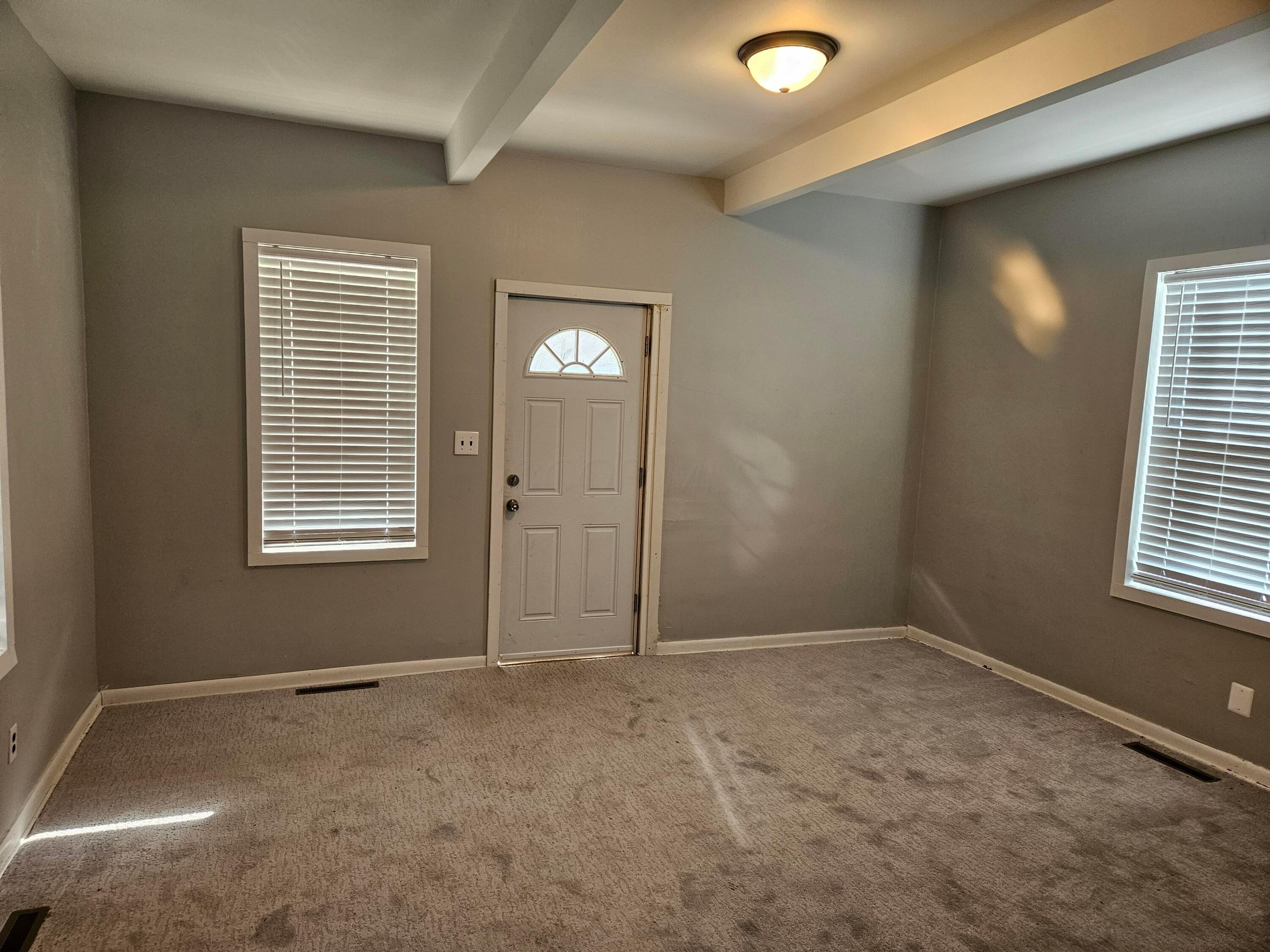6930 Rings Road Dublin, OH 43016 - Photo 8 of 14 Living Room