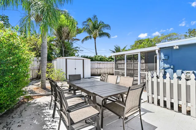 a view of a dinning table and chairs in patio