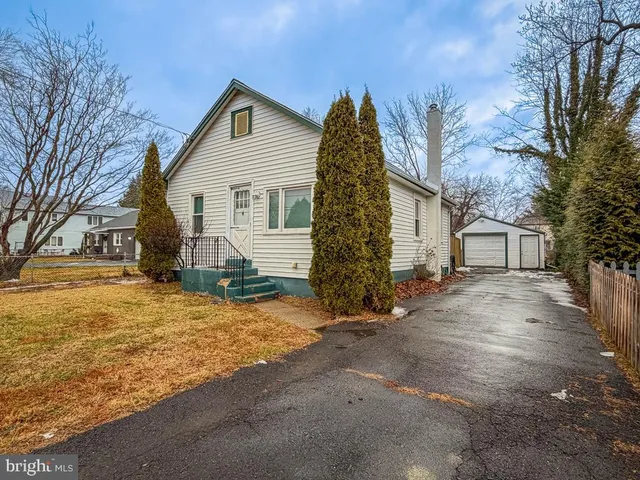 $350,000 | 434 Woodland Avenue, Horsham, PA 19044