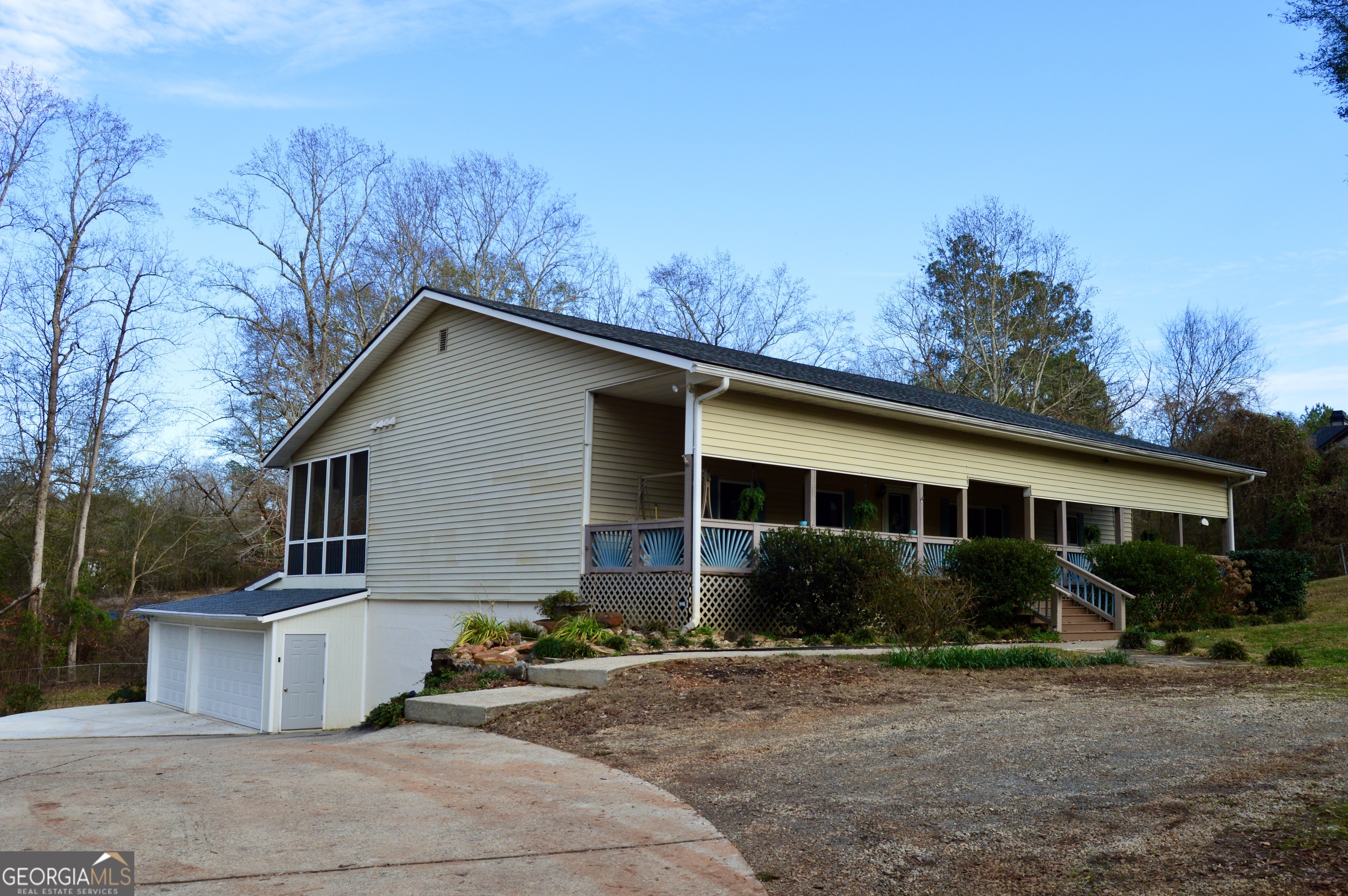 817 Brookside Drive Winder, GA 30680 - Photo 115 of 126 a front view of a house with garden