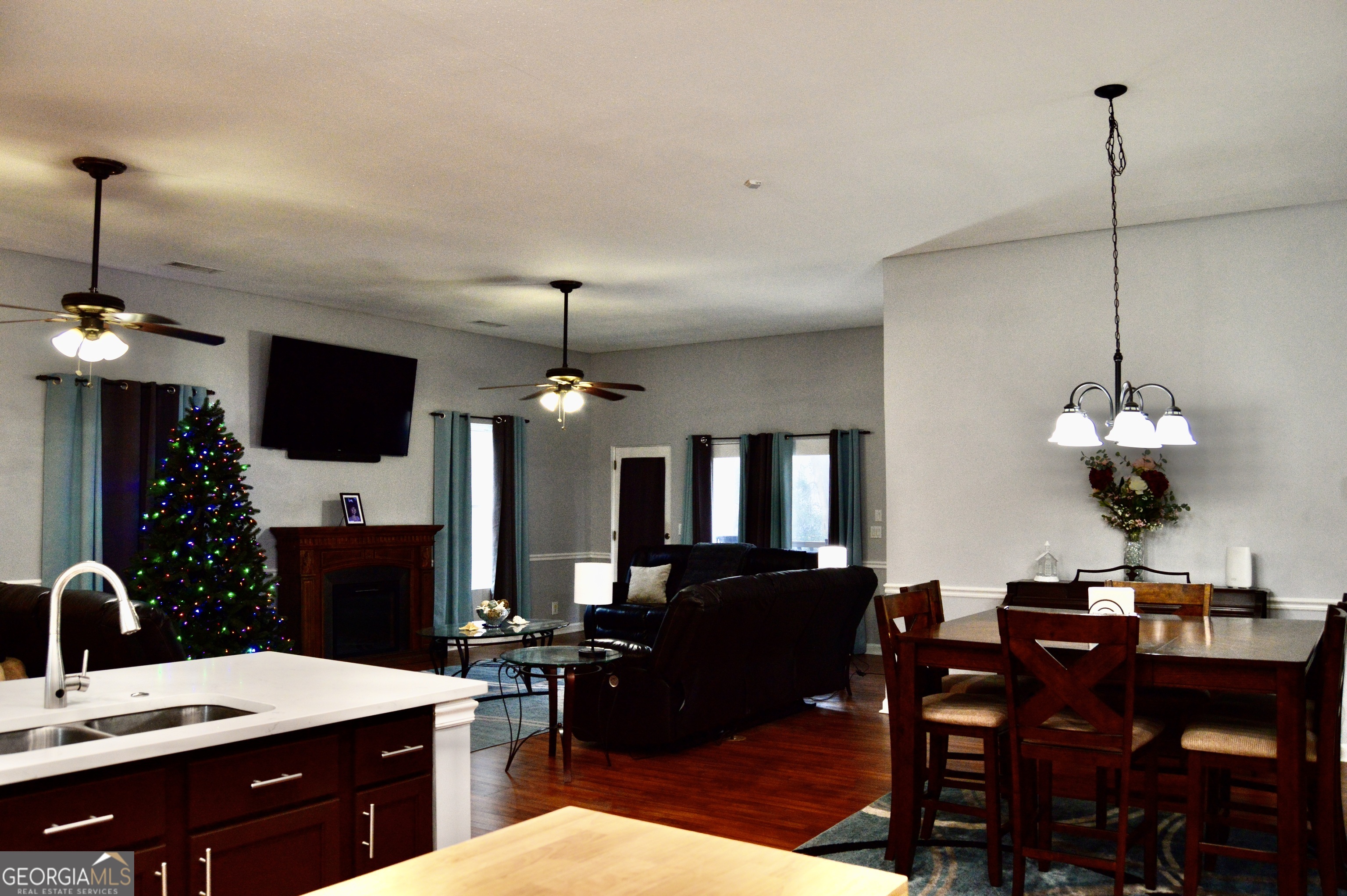 817 Brookside Drive Winder, GA 30680 - Photo 21 of 126 a kitchen with a table and chairs in it