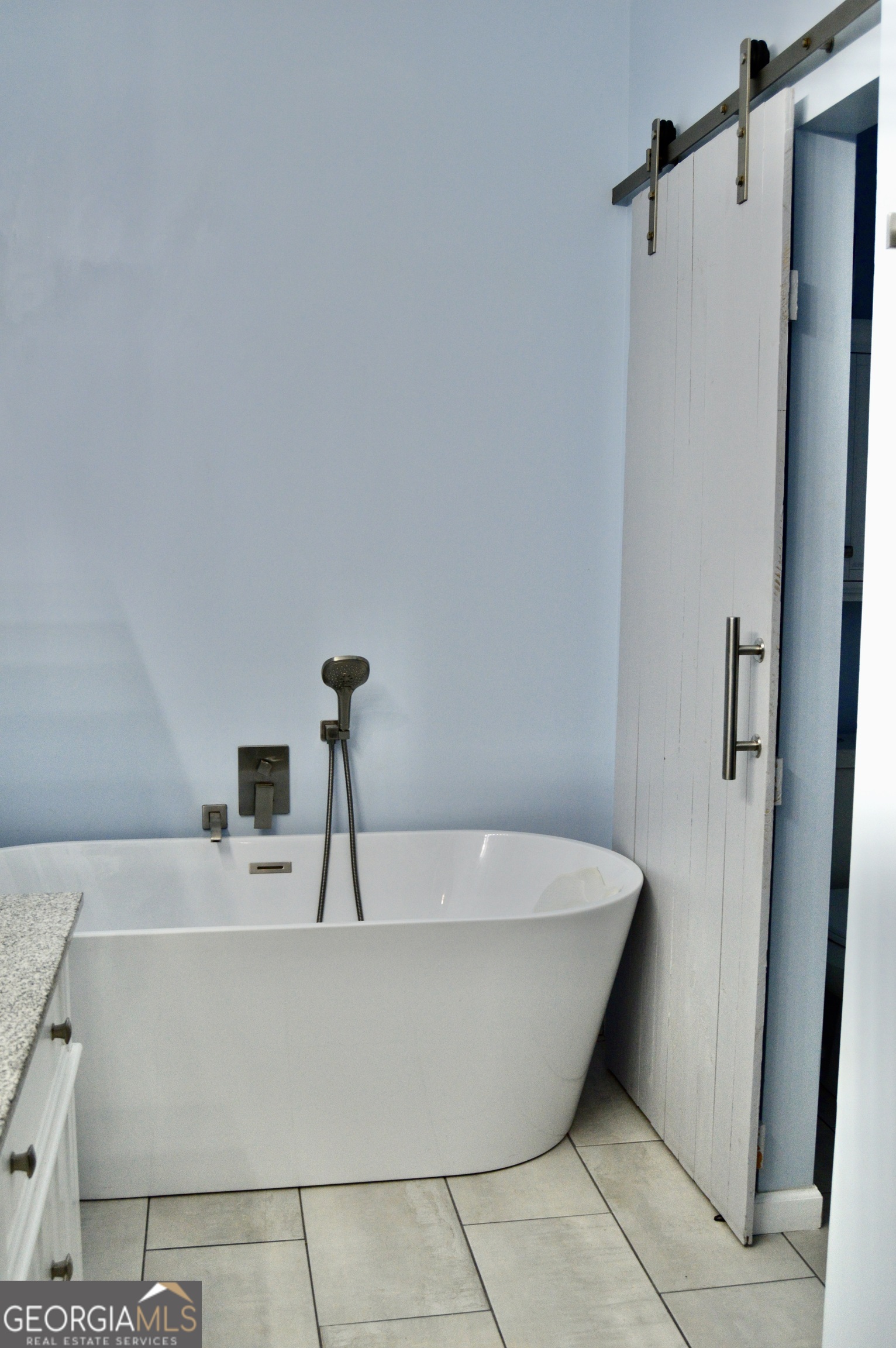 817 Brookside Drive Winder, GA 30680 - Photo 57 of 126 a bathroom with a bathtub