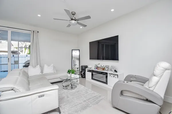 $405,000 | 819 Northwest 42nd Place, Unit 819, Deerfield Beach, FL 33064