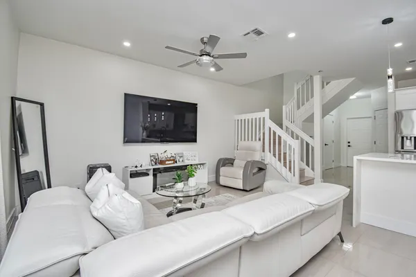 $405,000 | 819 Northwest 42nd Place, Unit 819, Deerfield Beach, FL 33064