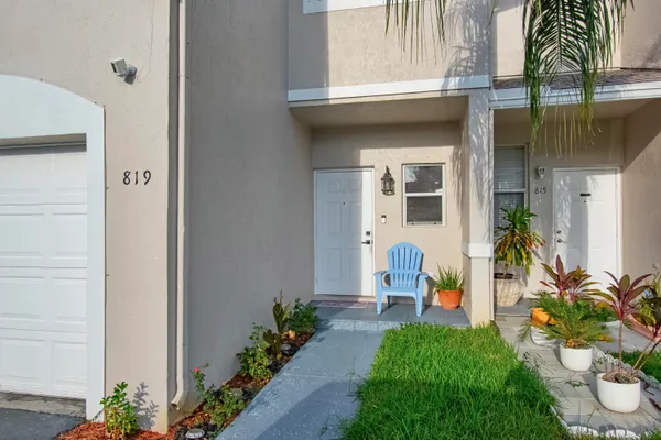 $405,000 | 819 Northwest 42nd Place, Unit 819, Deerfield Beach, FL 33064