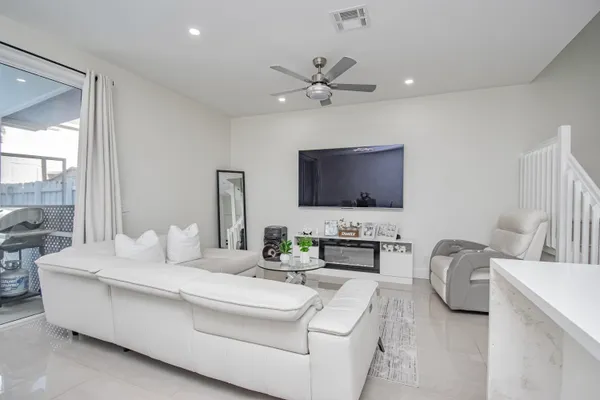 $405,000 | 819 Northwest 42nd Place, Unit 819, Deerfield Beach, FL 33064