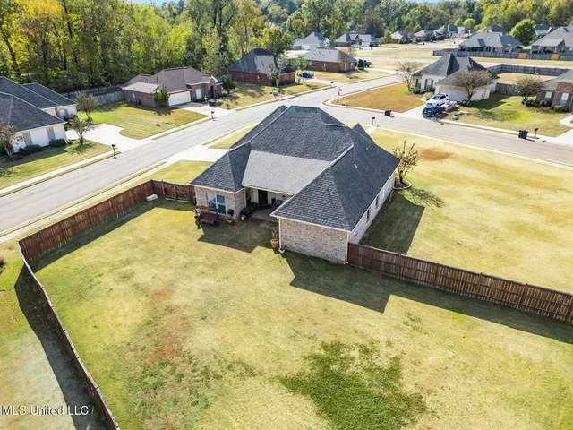$319,500 | 100 Trailbridge Way, Canton, MS 39046