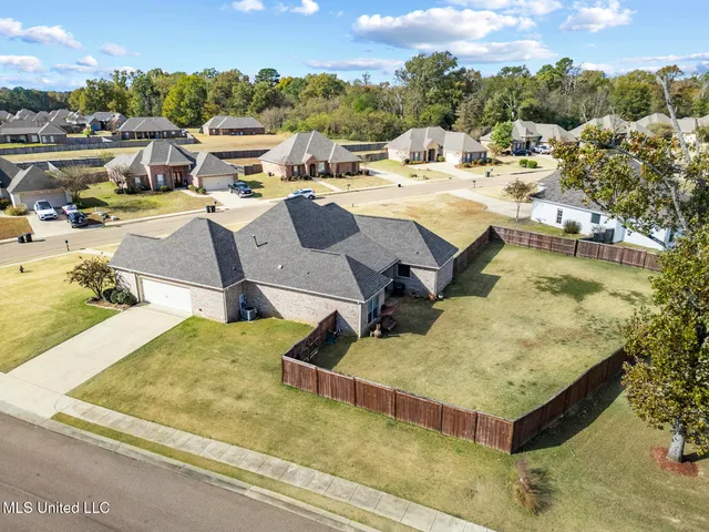 $319,500 | 100 Trailbridge Way, Canton, MS 39046