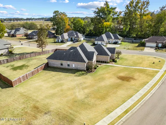 $319,500 | 100 Trailbridge Way, Canton, MS 39046