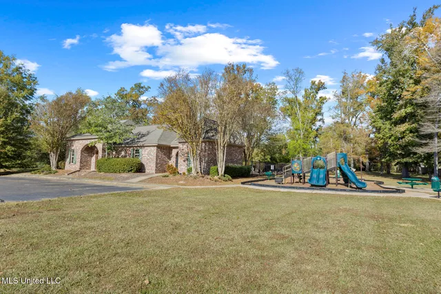 $319,500 | 100 Trailbridge Way, Canton, MS 39046
