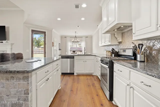 $319,500 | 100 Trailbridge Way, Canton, MS 39046