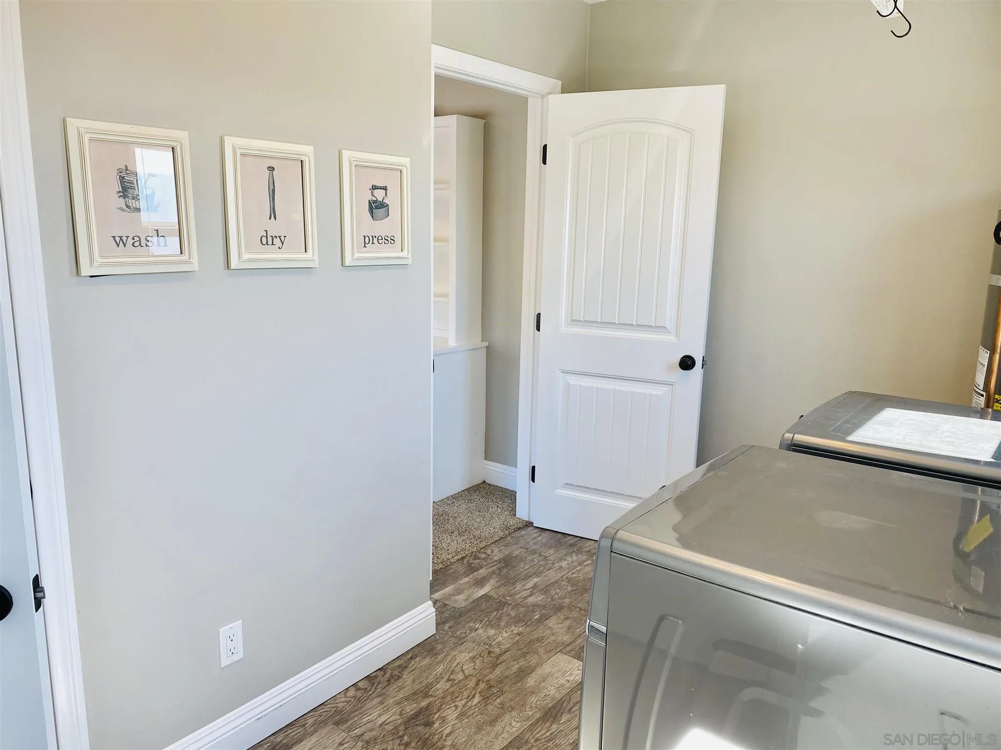32251 Cole Grade Road Valley Center, CA 92082 - Photo 28 of 54 a bathroom with a bathtub