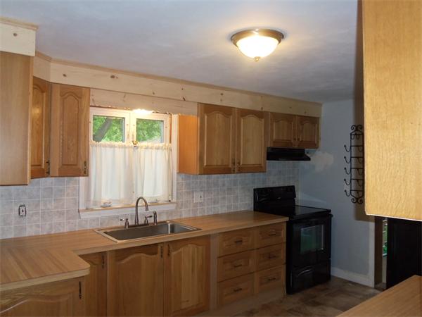 89 Mayher Street Springfield, MA 01104 - Photo 5 of 13