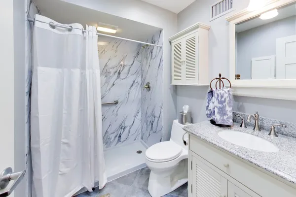 $659,900 | 519 Bristol Oak Court, Unit D, Fontana, WI 53125