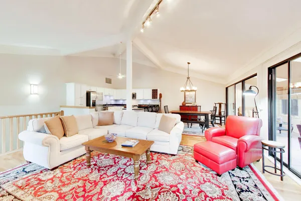 $659,900 | 519 Bristol Oak Court, Unit D, Fontana, WI 53125