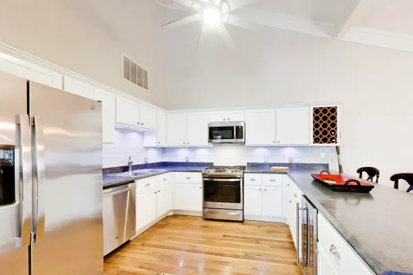 $659,900 | 519 Bristol Oak Court, Unit D, Fontana, WI 53125